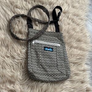 Kavu Black and White Patterned Shoulder Bag